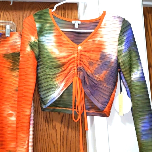 Crop Top 2-Piece Set - Picture 2 of 5